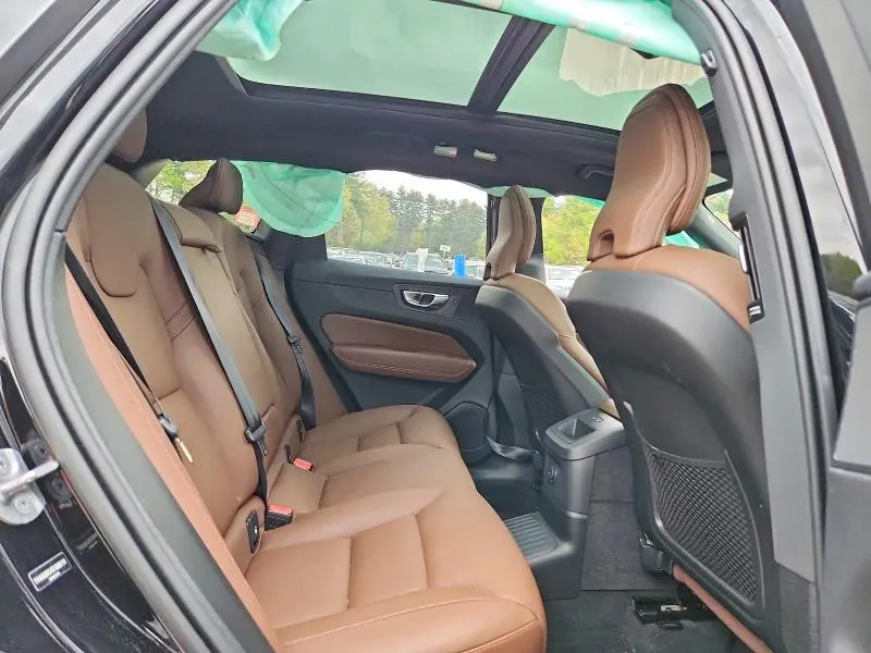 2025 VOLVO XC60 PLUS  