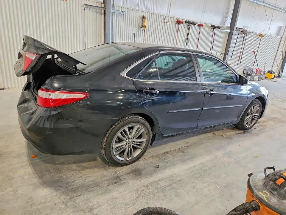 2016 TOYOTA CAMRY SE  