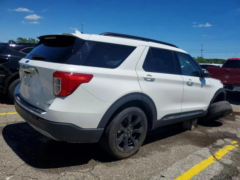 2022 FORD EXPLORER XLT  