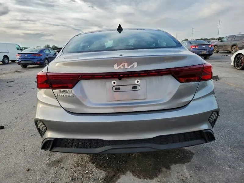 2023 KIA FORTE LX  