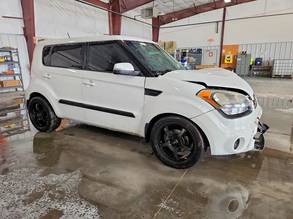 2013 KIA SOUL +  