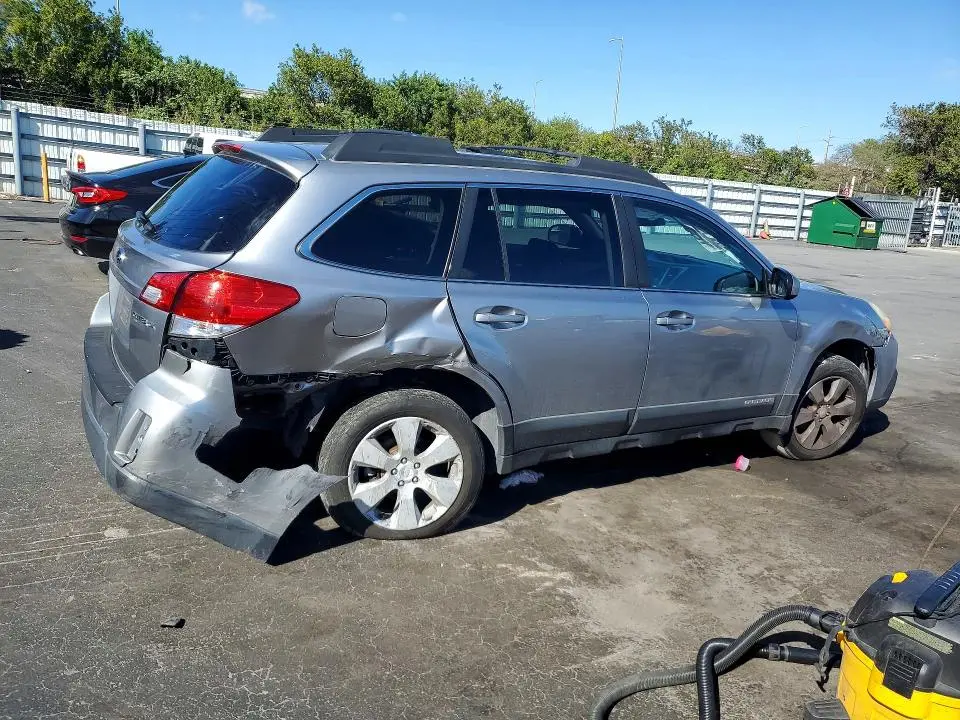 2010 SUBARU OUTBACK 2.5I PREMIUM  
