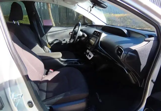 2018 TOYOTA PRIUS THREE  