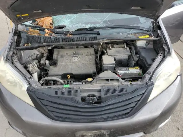 2011 TOYOTA SIENNA   