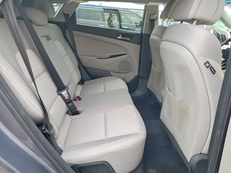 2018 HYUNDAI TUCSON SE  