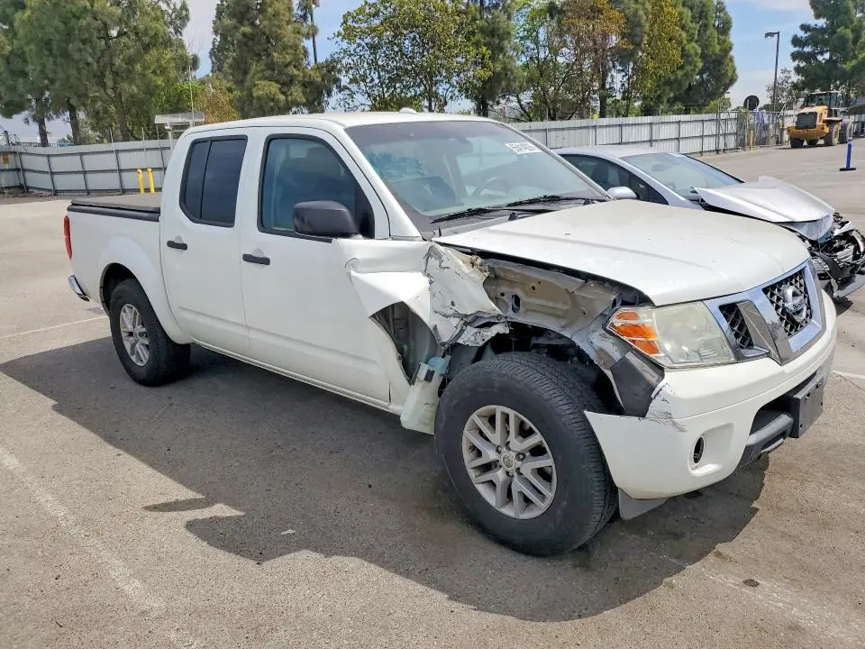 2015 NISSAN FRONTIER S  