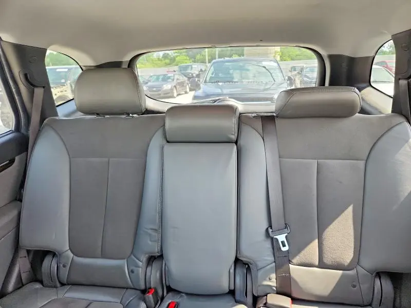 2011 HYUNDAI SANTA FE SE  