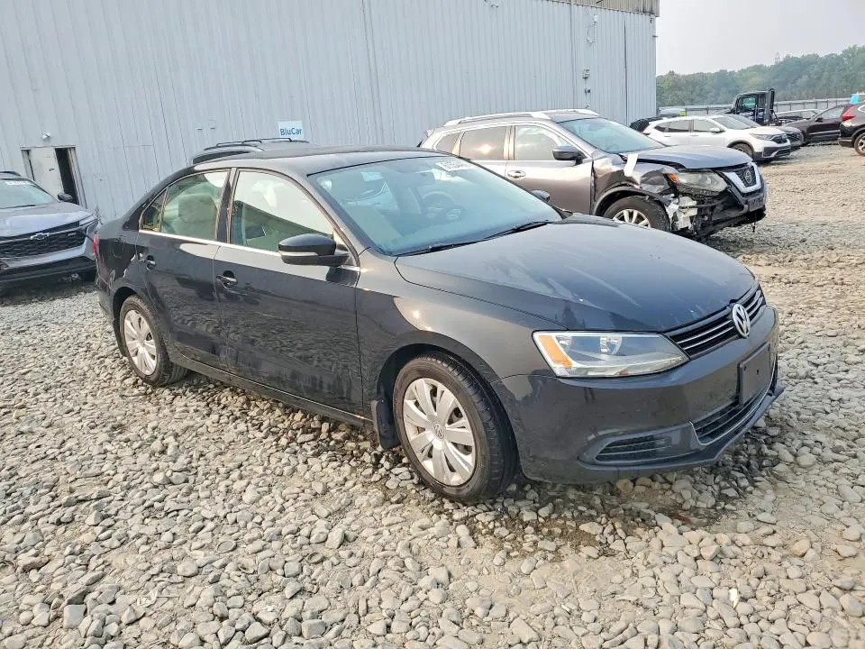 2013 VOLKSWAGEN JETTA SE  