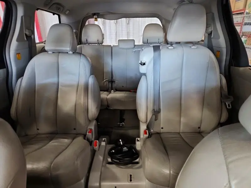 2013 TOYOTA SIENNA XLE 8-PASSENGER  