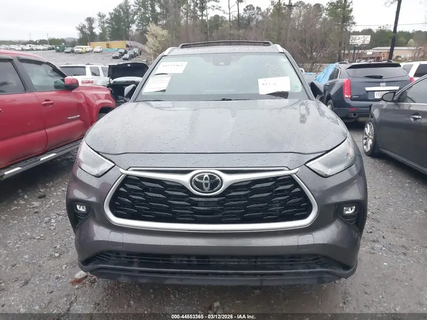 2024 TOYOTA HIGHLANDER XLE