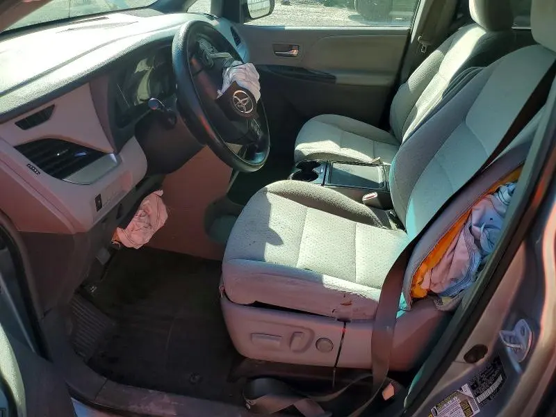 2015 TOYOTA SIENNA LE  