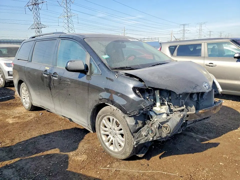 2013 TOYOTA SIENNA XLE 8-PASSENGER  