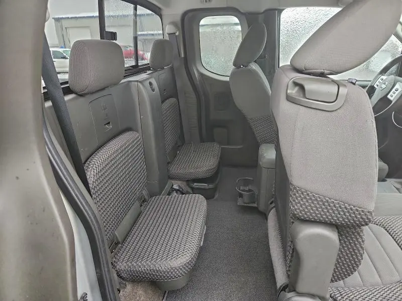 2013 NISSAN FRONTIER SV  