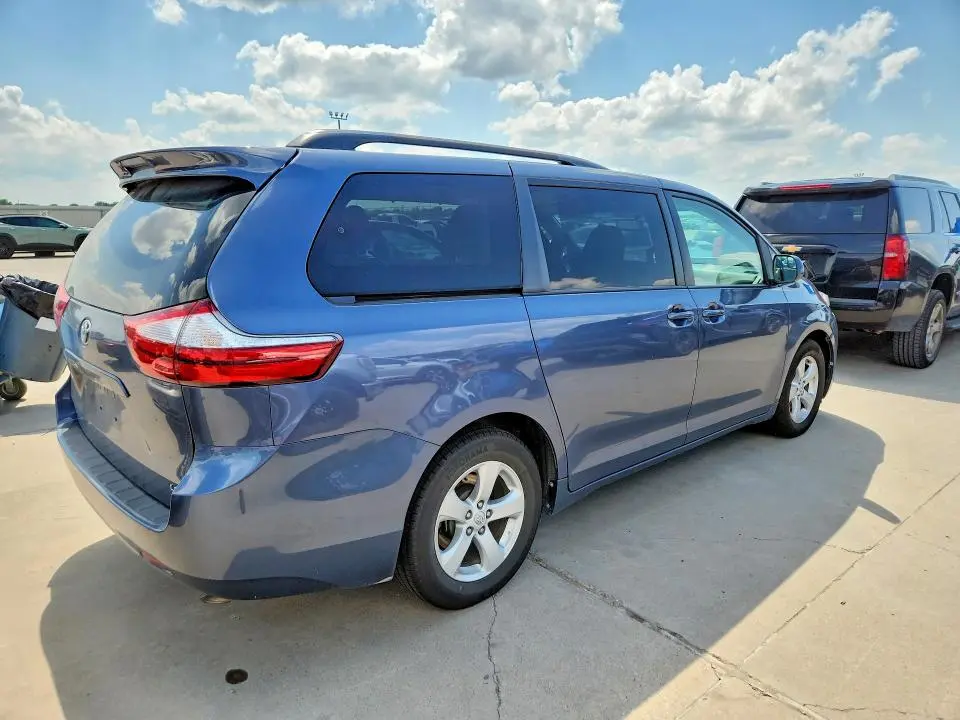 2016 TOYOTA SIENNA LE  