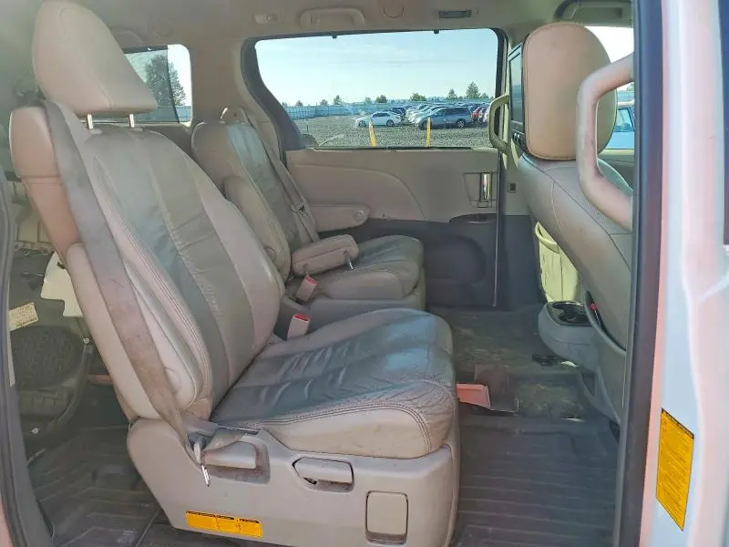 2011 TOYOTA SIENNA XLE 7-PASSENGER  