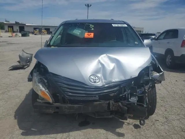 2013 TOYOTA SIENNA LE  