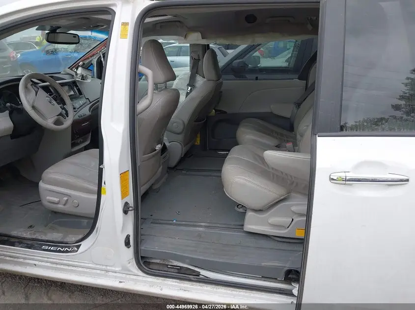 2013 TOYOTA SIENNA XLE V6 8 PASSENGER