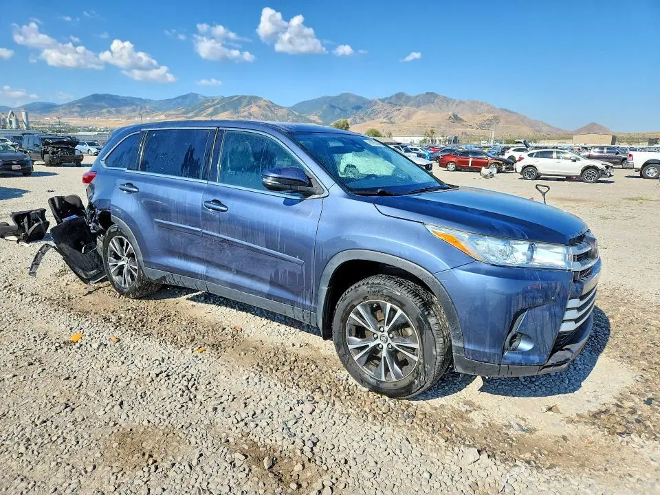 2019 TOYOTA HIGHLANDER LE  