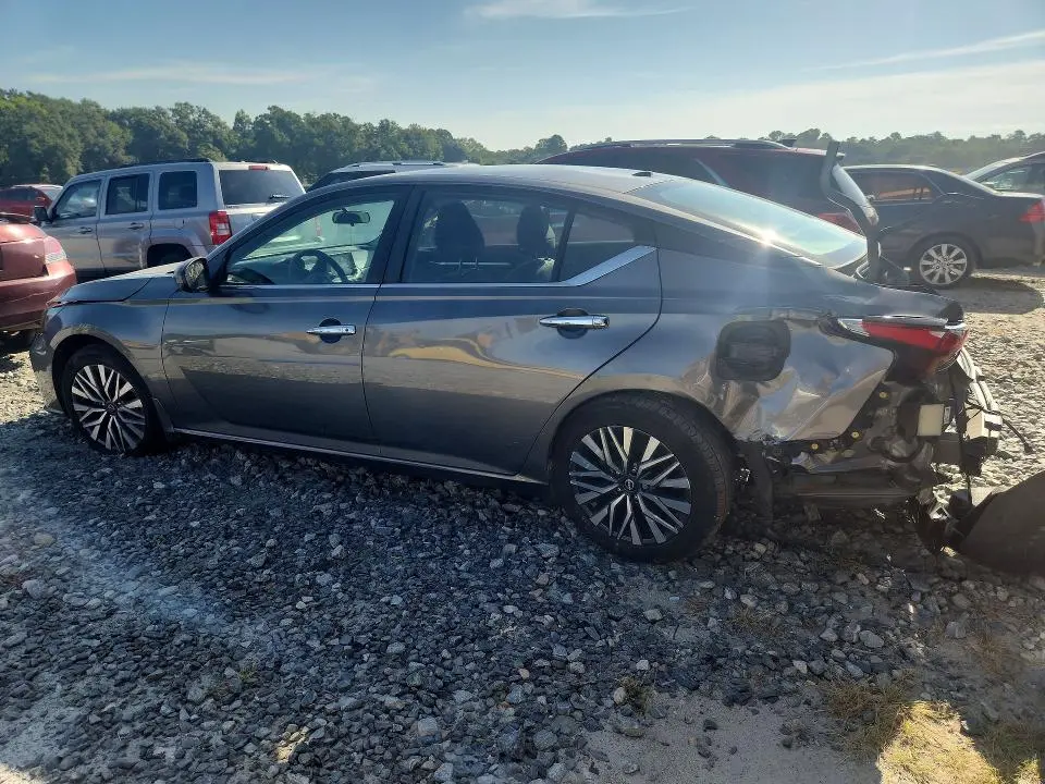 2023 NISSAN ALTIMA SV  