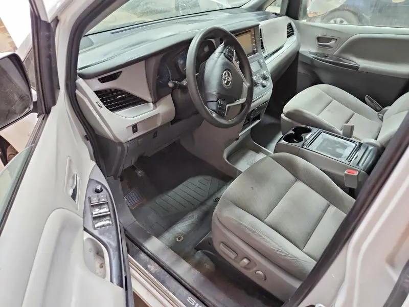 2020 TOYOTA SIENNA LE  