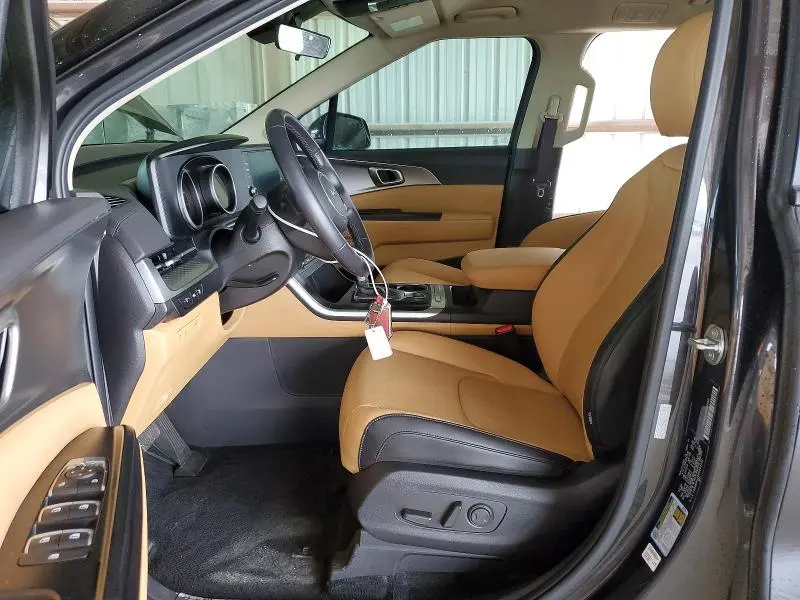 2024 KIA CARNIVAL LX  