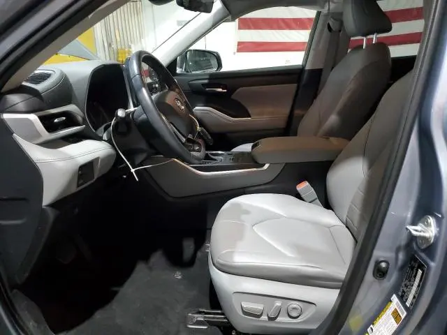 2020 TOYOTA HIGHLANDER XLE  