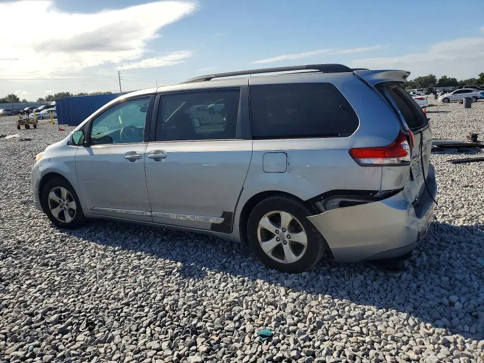 2014 TOYOTA SIENNA LE  