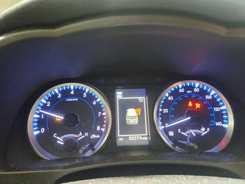 2018 TOYOTA HIGHLANDER LE  