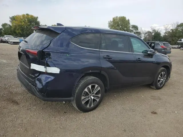 2021 TOYOTA HIGHLANDER XLE  