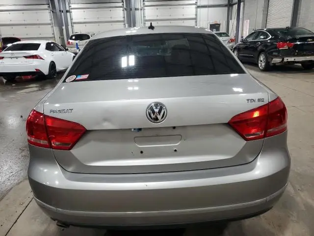2013 VOLKSWAGEN PASSAT SE  