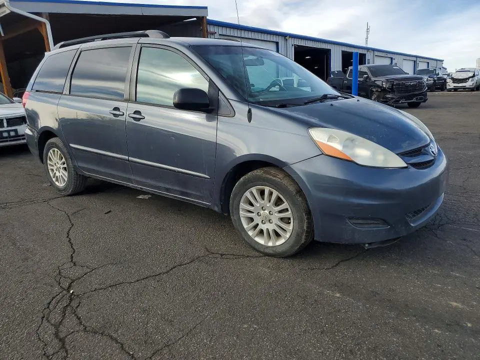 2010 TOYOTA SIENNA   