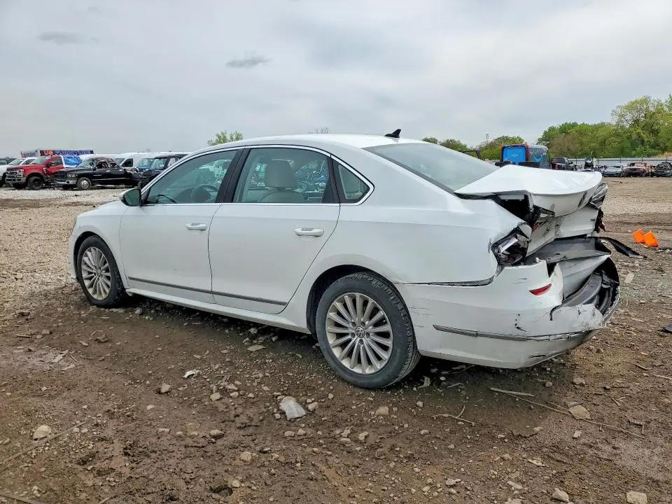 2017 VOLKSWAGEN PASSAT SE  