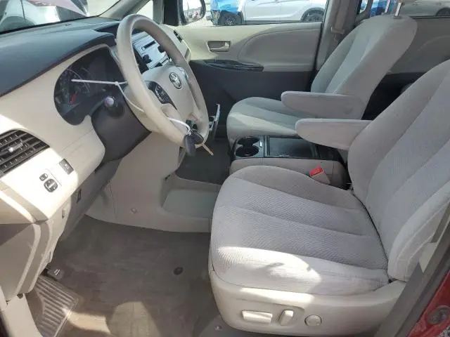 2014 TOYOTA SIENNA LE  