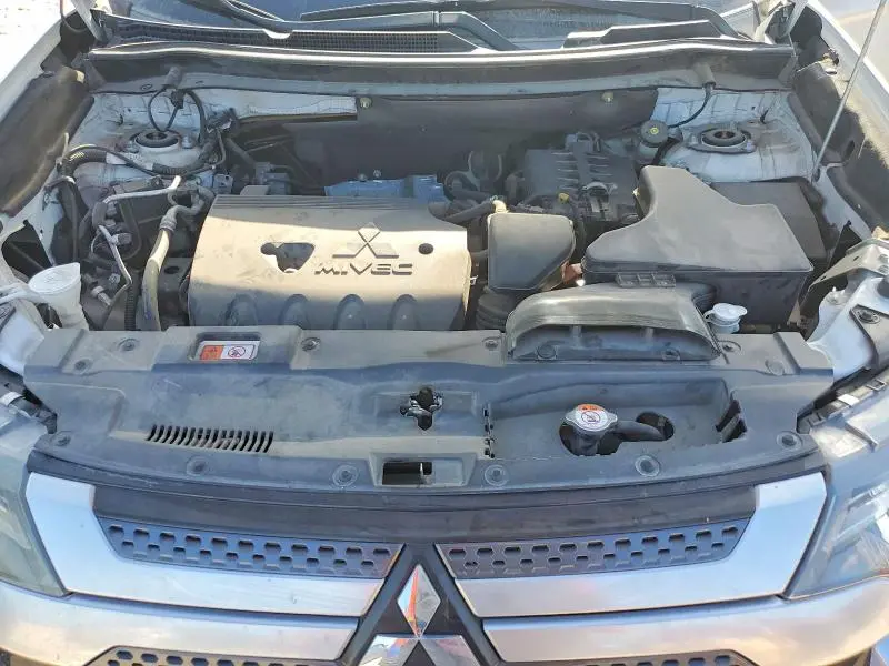 2020 MITSUBISHI OUTLANDER SE  