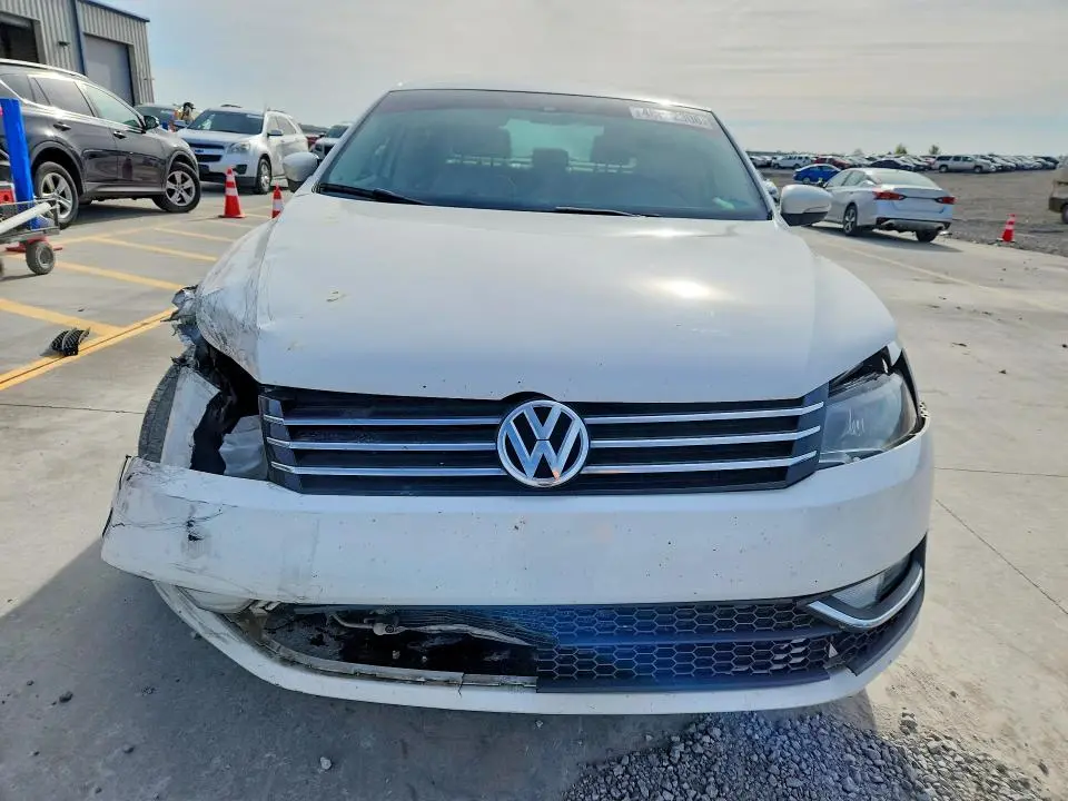 2015 VOLKSWAGEN PASSAT S  