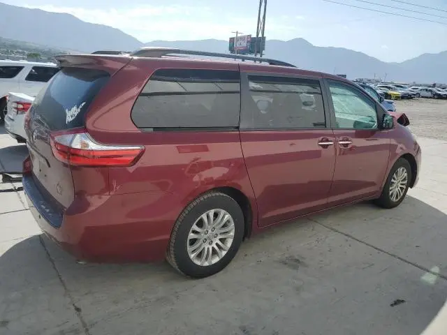 2017 TOYOTA SIENNA XLE  