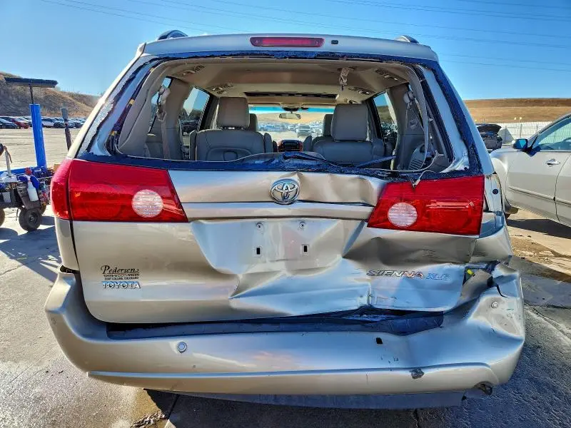2010 TOYOTA SIENNA XLE  