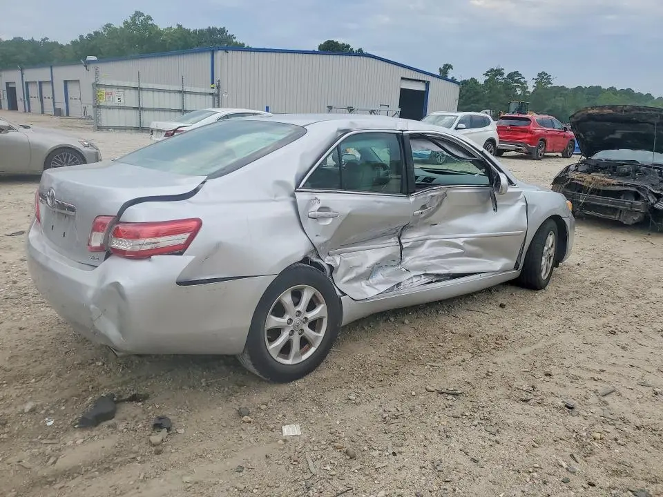 2010 TOYOTA CAMRY XLE  