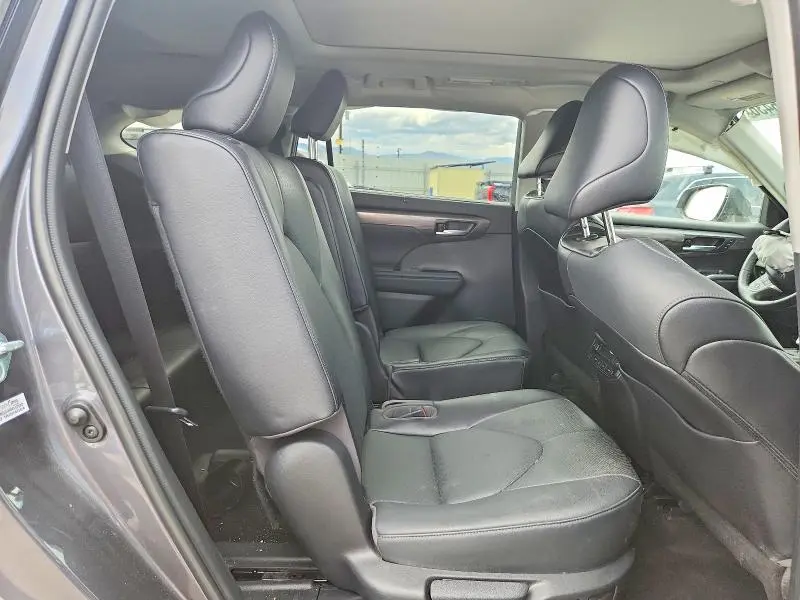 2023 TOYOTA HIGHLANDER PLATINUM  