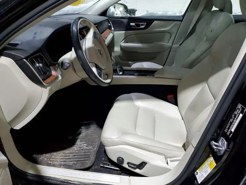2022 VOLVO S60 B5 MOMENTUM  