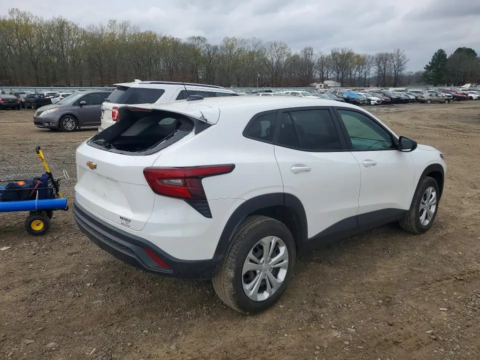 2024 CHEVROLET TRAX LS  