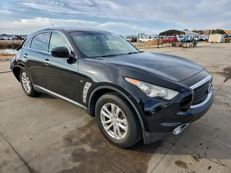 2017 INFINITI QX70   