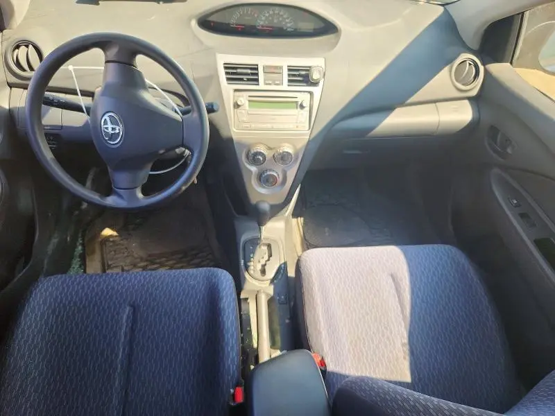 2011 TOYOTA YARIS BASE  