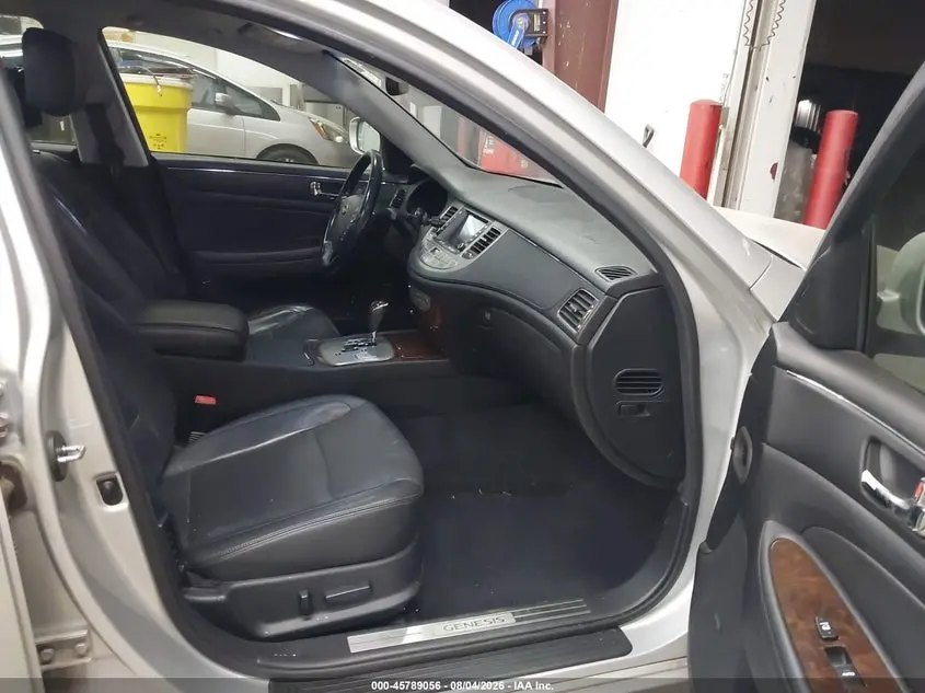 2011 HYUNDAI GENESIS 3.8