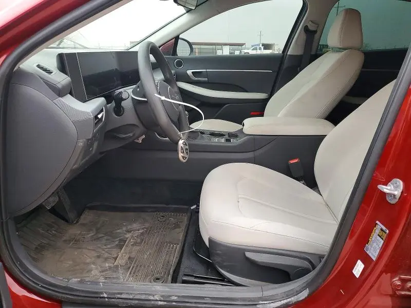 2025 HYUNDAI SONATA SE  