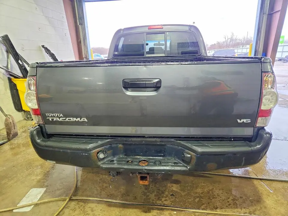 2011 TOYOTA TACOMA V6  