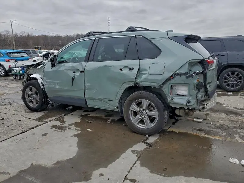 2022 TOYOTA RAV4 XLE  