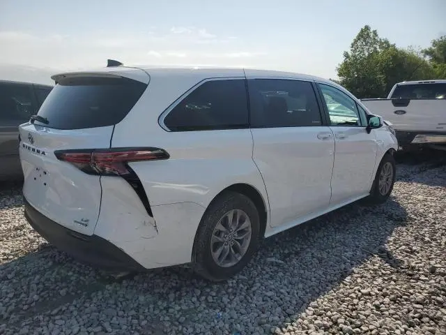2022 TOYOTA SIENNA LE  