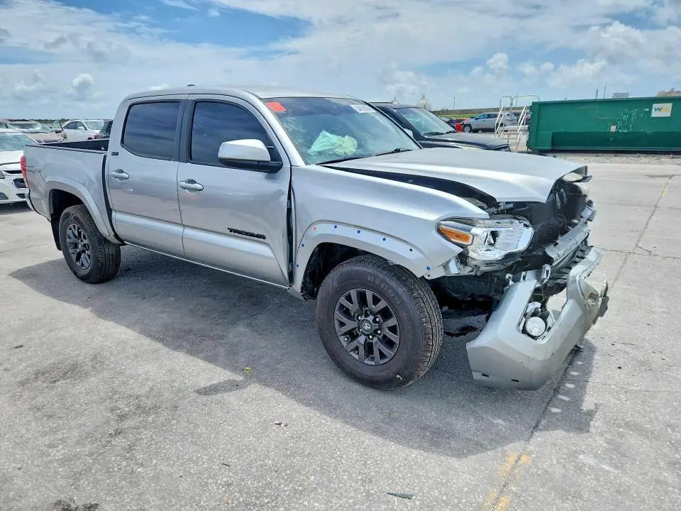 2022 TOYOTA TACOMA SR5 V6  