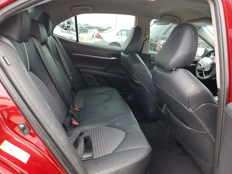 2018 TOYOTA CAMRY SE  